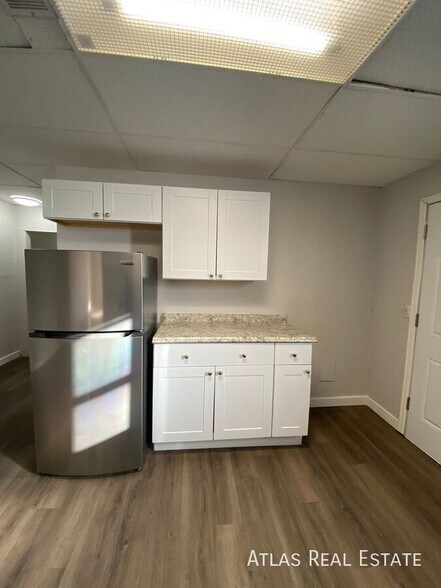 Building Photo - 814 Mariposa St