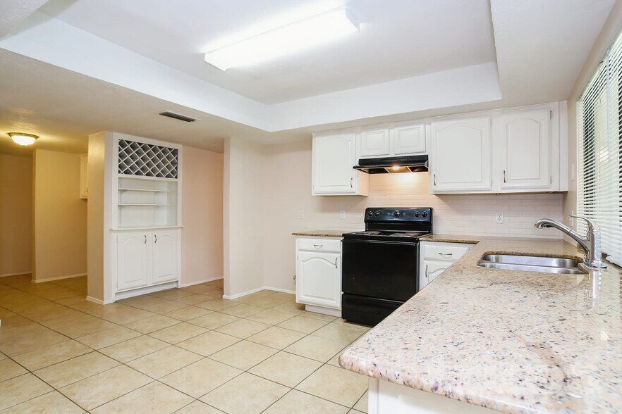 Building Photo - 5655 Hardwood Forest Dr