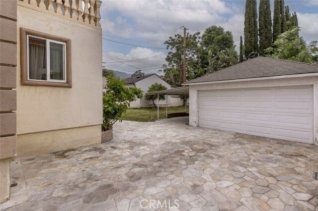 Building Photo - 918 E Valencia Ave