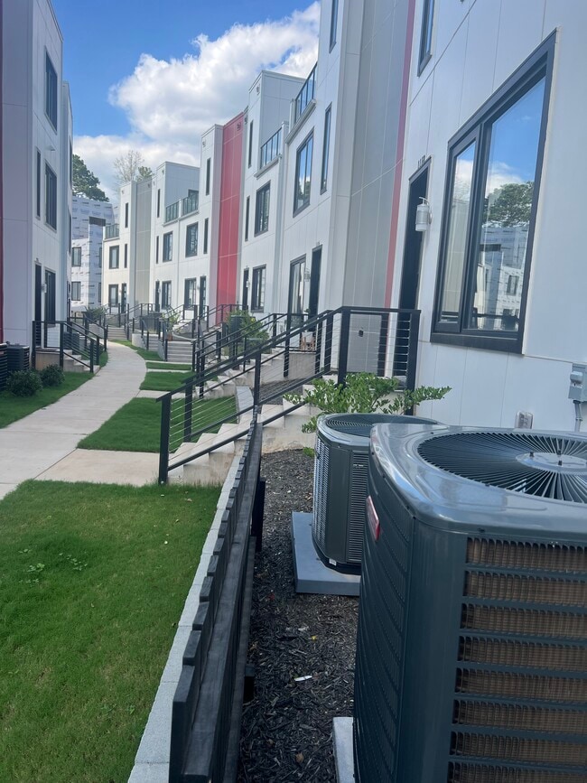 Building Photo - 1118 Nova St