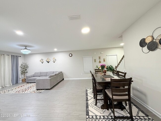 Building Photo - 70 Golden Fern Dr