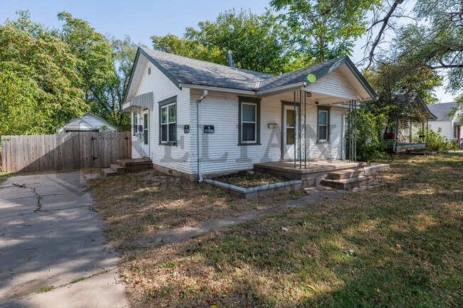 Building Photo - 1532 S Edwards St