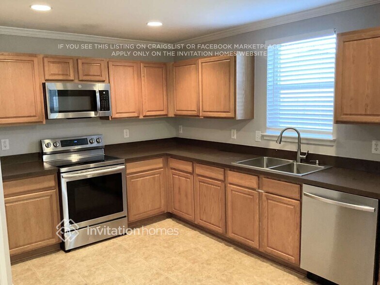 Building Photo - 504 Azalea Dr