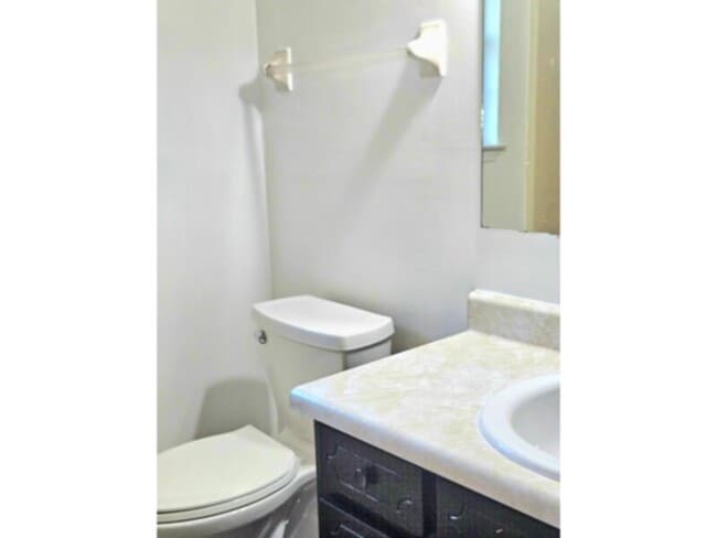 Building Photo - 5808 Hermitage Cir