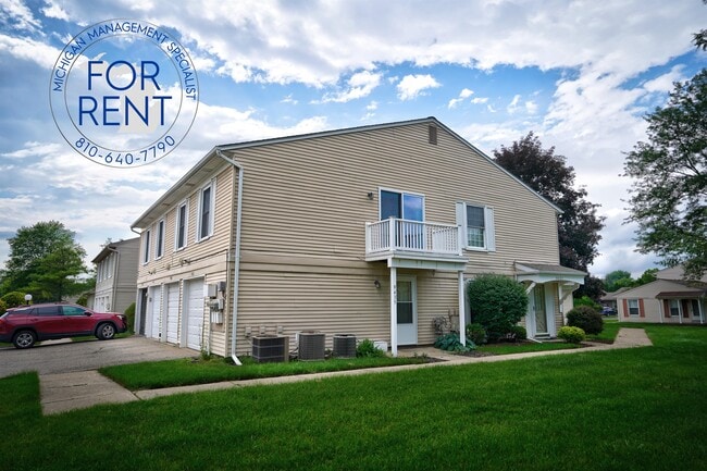Building Photo - 9435 N Parkwood Dr