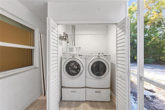 Building Photo - 3835 Almeria Ave