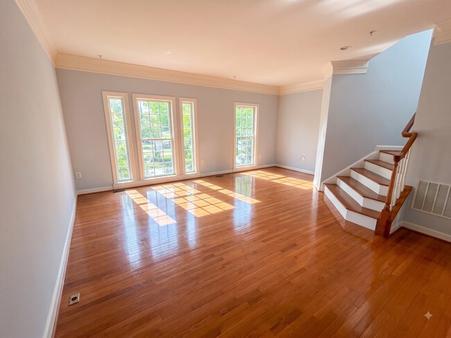 Building Photo - 3670 Carriage Hill Dr