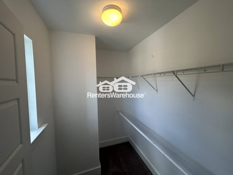 Building Photo - 581 Polo Way