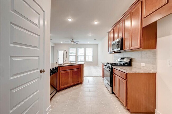 Building Photo - 18822 Fulvetta Haven Way