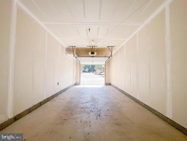 Building Photo - 8612 Wintergreen Ct