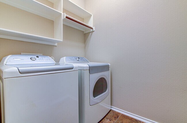 Building Photo - Gorgeous Rancho Alto 5/3 is Move in Ready!