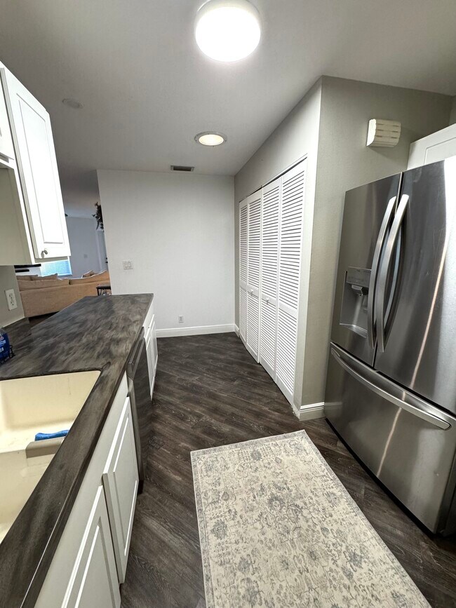 Building Photo - 1146 NE Coy Senda