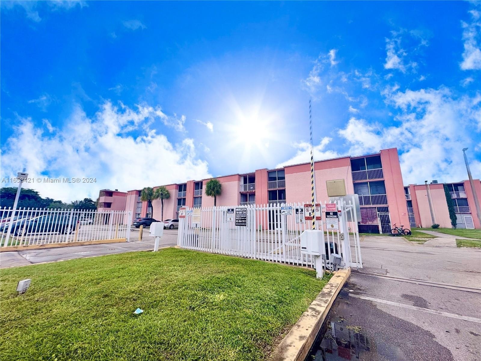 Building Photo - 19751 SW 114th Ave