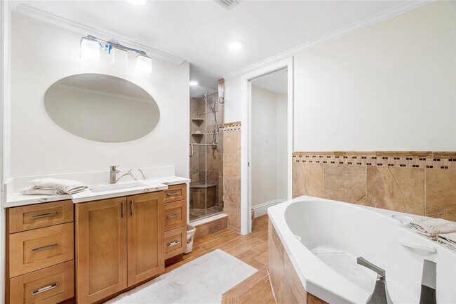 Building Photo - 100 SE 5th Ave