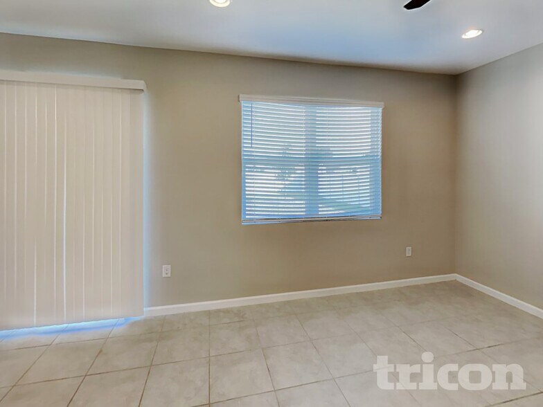 Building Photo - 2038 Sloans Outlook Dr