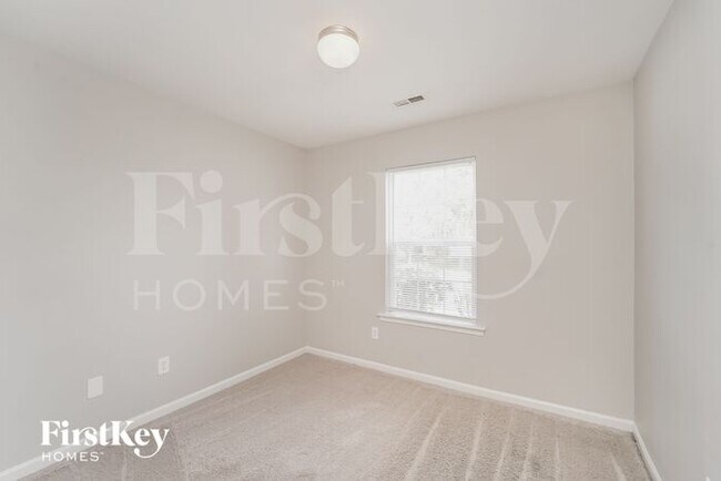 Building Photo - 916 Lakehill Rd