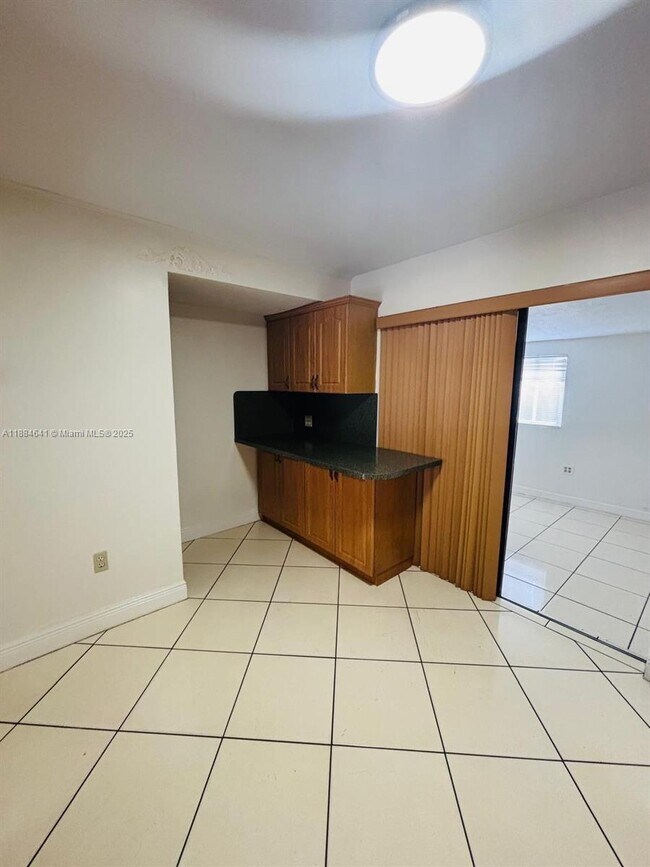 Building Photo - 1331 W 51st Pl