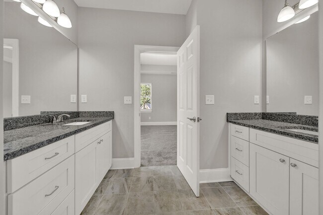 Building Photo - Two Story Cottage In Historic Waxhaw