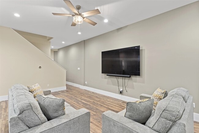 Building Photo - 5424 Delmar Blvd