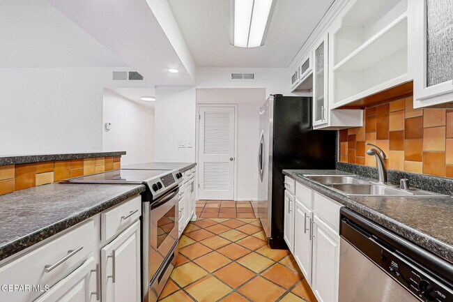 Building Photo - 252 Shadow Mountain Dr