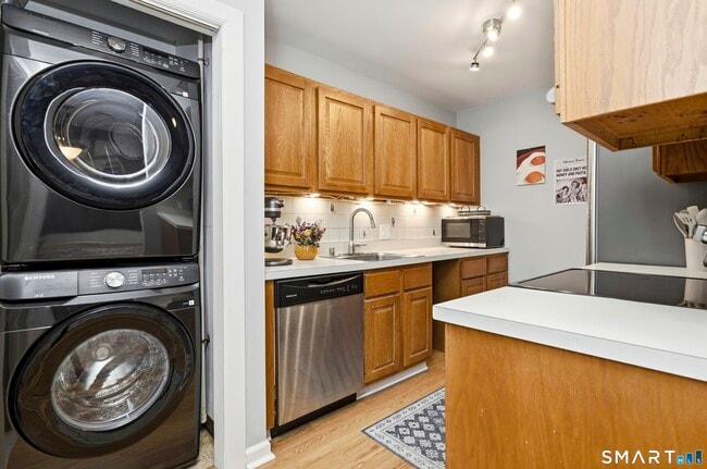 Building Photo - 1 Linden Pl