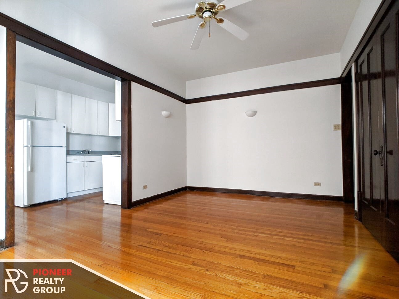 Building Photo - 822 W Waveland Ave
