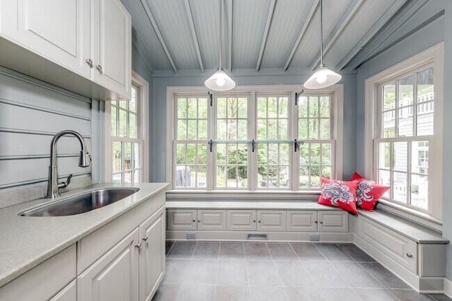 Building Photo - Luxury Kingsmill Property