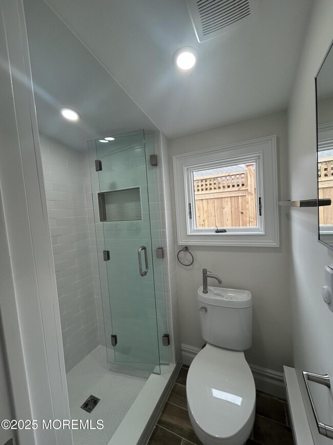 Building Photo - 600 Ocean Park Ave