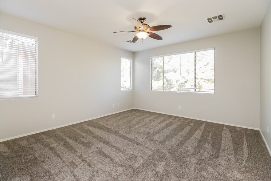 Building Photo - 3070 S Southwind Dr