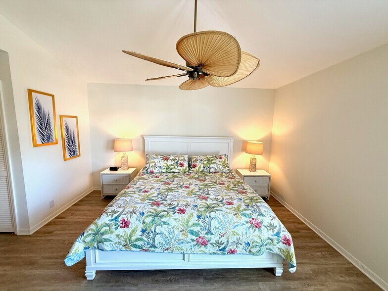 Primary Suite with King bed - 3941 Leeward Passage Ct
