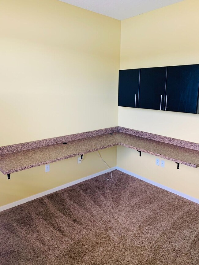 Building Photo - Waterfront View! 4 bed 2 bath 2 car garage