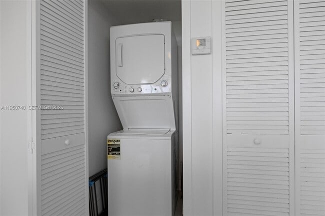 Building Photo - 13800 Highland Dr