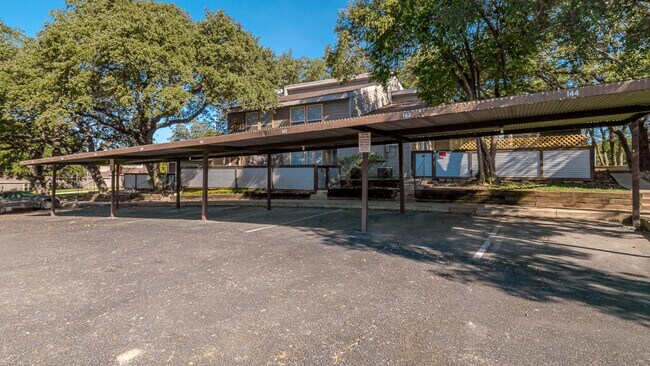 Building Photo - 9109 Dartbrook Dr