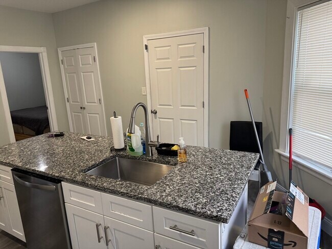 Building Photo - 91 E Ashland St