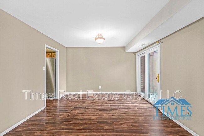 Building Photo - 704 Worthington Dr