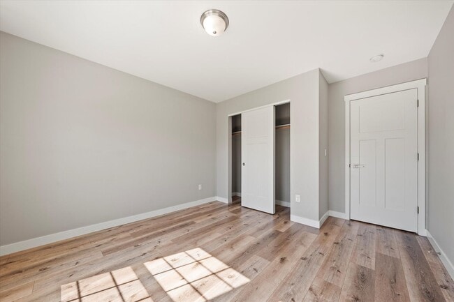 Building Photo - Newer Home in Quiet Neighborhood