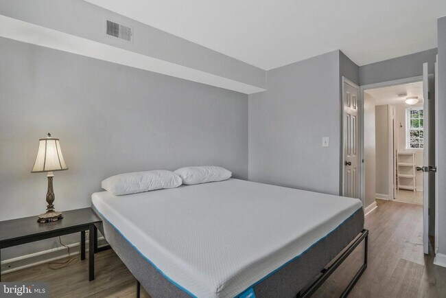 Building Photo - 2961 S Columbus St