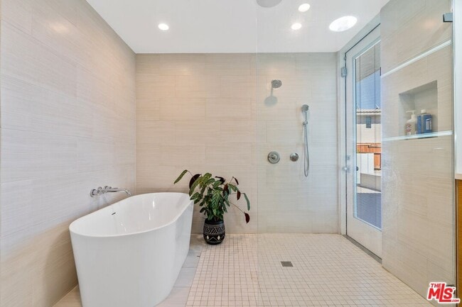 Building Photo - 3632 Beverly Ridge Dr