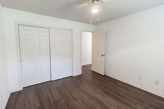 Building Photo - 3700 Wakefield Dr
