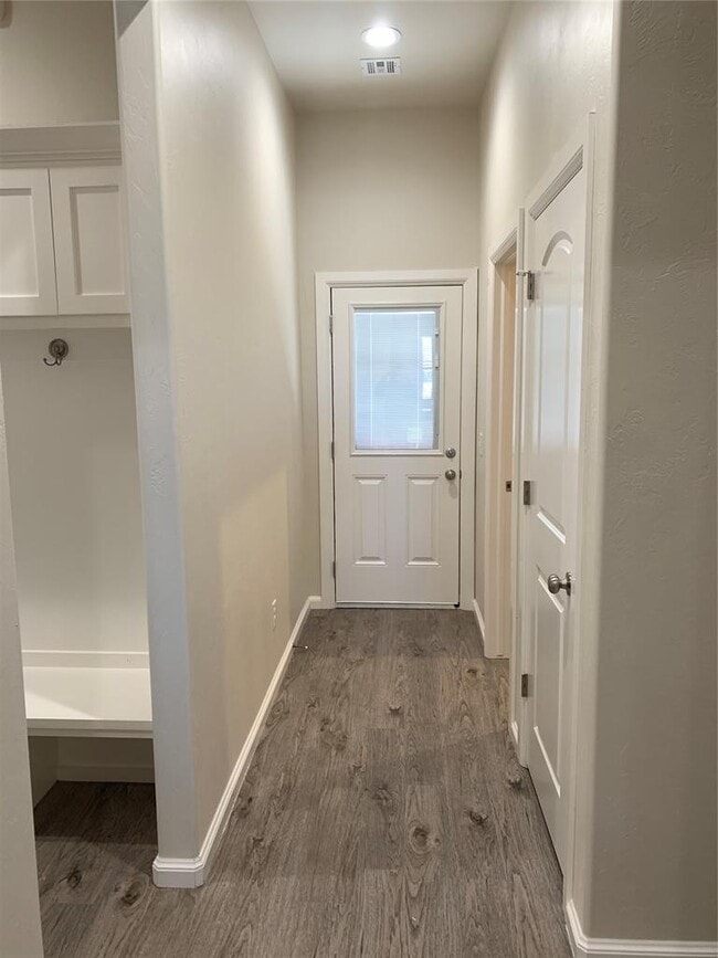 Building Photo - 4700 Enclave Ln