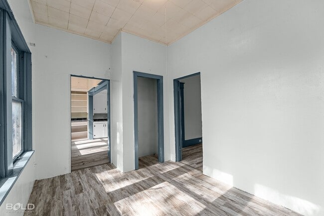 Building Photo - 409 Merrick St