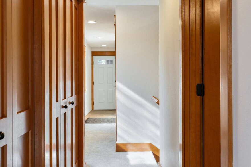 Building Photo - 3006 SW Hinds St