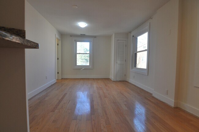 Primary Photo - 4840 MacArthur Blvd NW