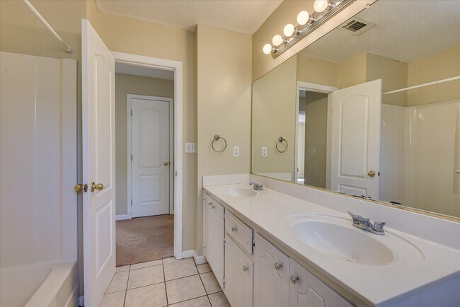 Building Photo - 2102 Howard Mill Rd