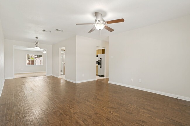 Building Photo - 5-BEDROOM HOME IN WILSHIRE TERRACE