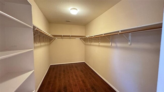 Building Photo - 2211 Bent Bow Dr