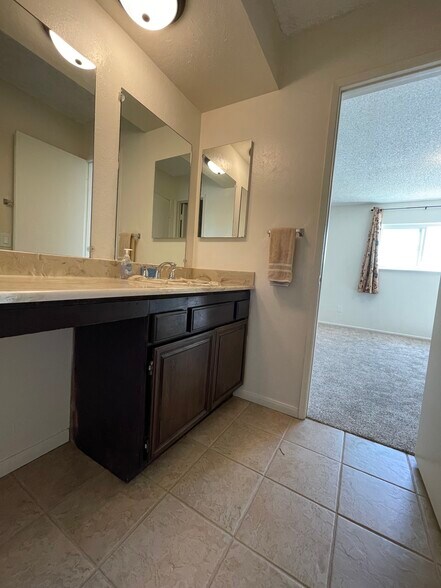 Upstairs bathroom - 918 S Mountain Ave