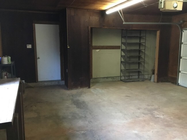 Building Photo - 3205 Raintree Rd