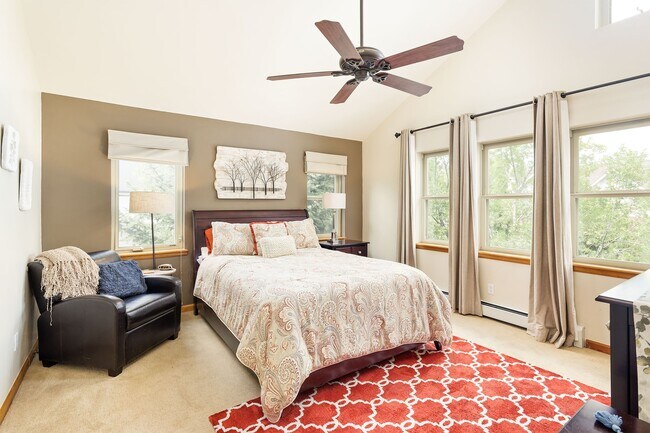 Building Photo - 408 Meadow Ct