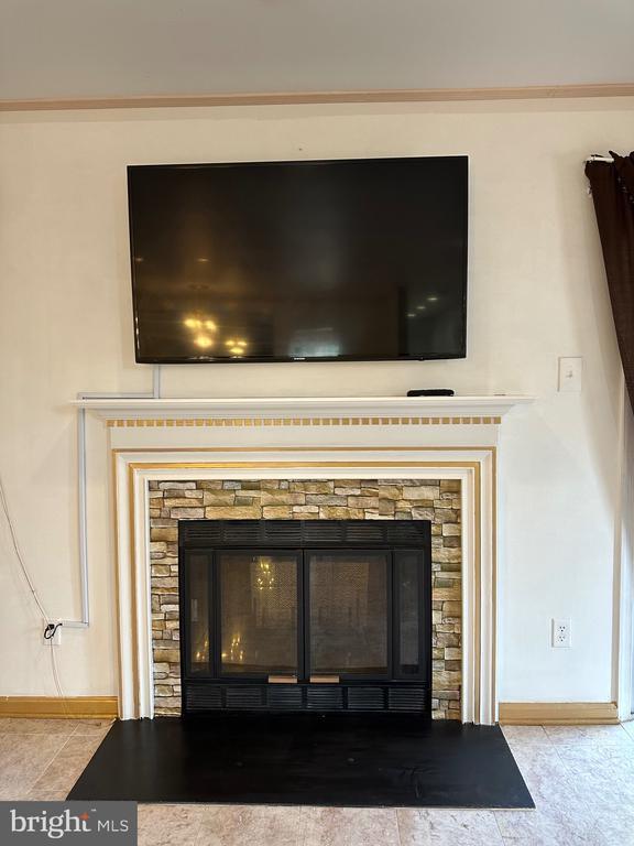 Building Photo - 4002 Summer Hollow Ct